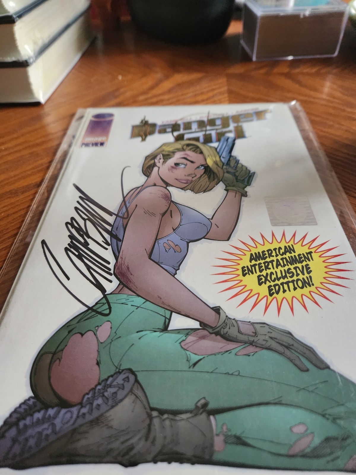 Danger Girl Preview – Gold Cover – Signed by J. Scott Campbell – Wizard Authenti