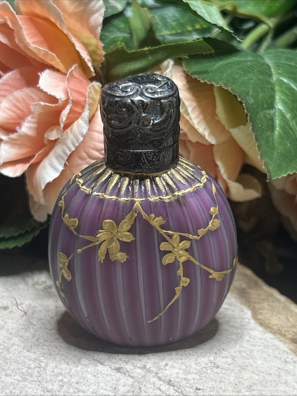 32. Antique 925 Sterling Purple Ribbed Glass Gilded Floral Perfume Bottle 65.8mm