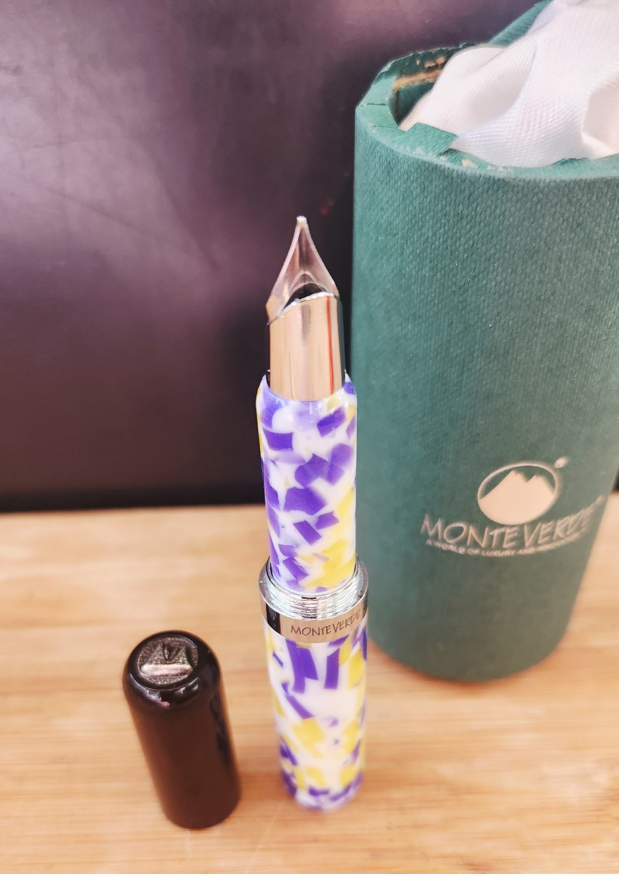 Vintage Monteverde DIVA Lipstick Fountain Pen Gold Confitti #35030 New in Box