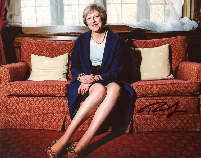 THERESA MAY SIGNED 8x10 PHOTO PRIME MINISTER OF THE UNITED KINGDOM BECKETT BAS