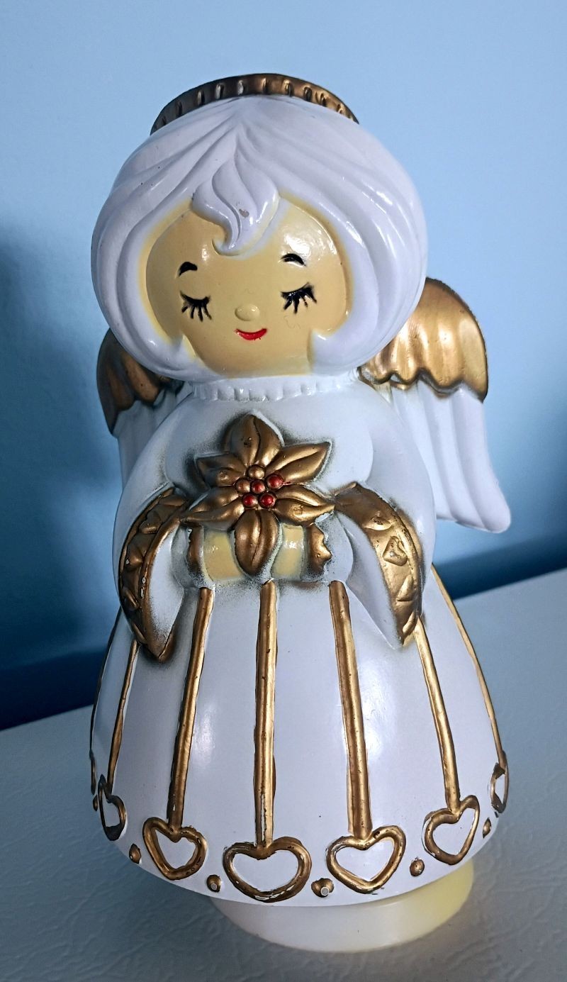 Vintage Christmas Angel Figurine PLAYS SILENT NIGHT. 7-1/4 Vintage Christmas Angel Figurine PLAYS SILENT NIGHT. 7-1/4