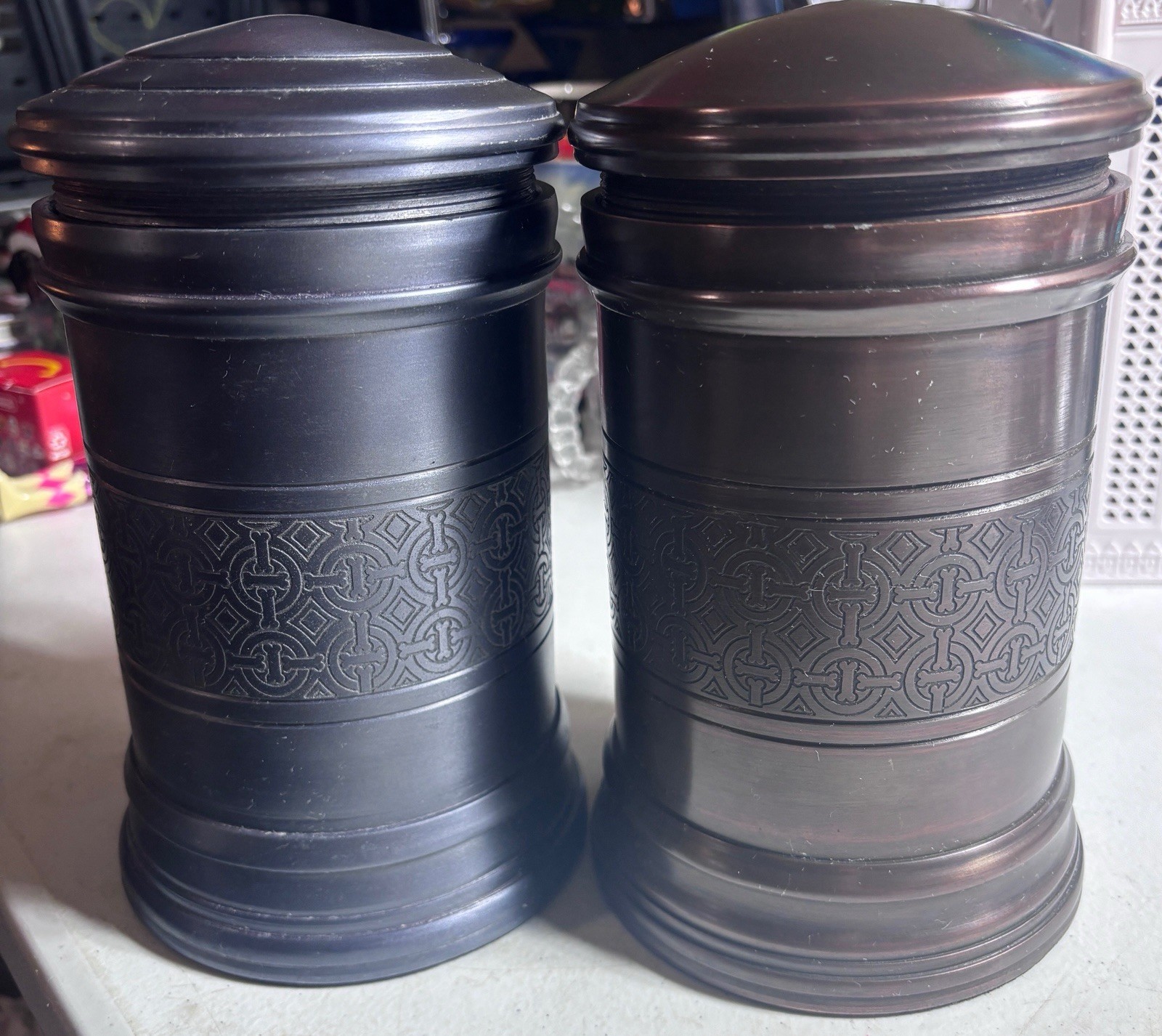 2 Heavy Duty Metal URNS W/Screw On Lid 2 Heavy Duty Metal URNS W/Screw On Lid