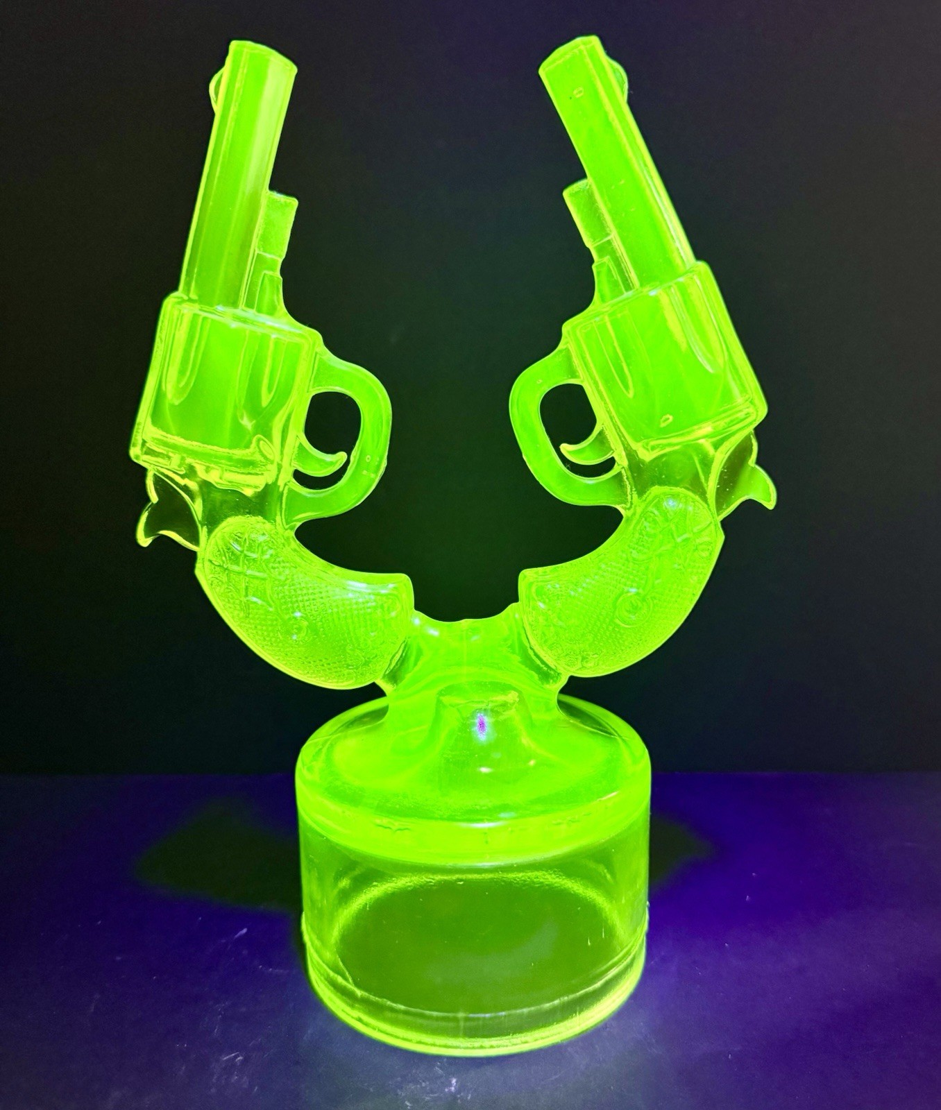 Vaseline Uranium Glass Revolver Gun On Font Possibly Rosso, WestMoreland, Summit Vaseline Uranium Glass Revolver Gun On Font Possibly Rosso, WestMoreland, Summit