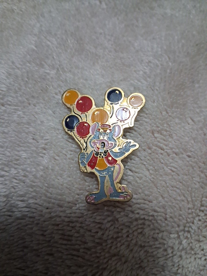 Vintage 1982 Chuck E Cheese Pizza Time Theatre Enamel Pin Brooch Tuxedo Baloons