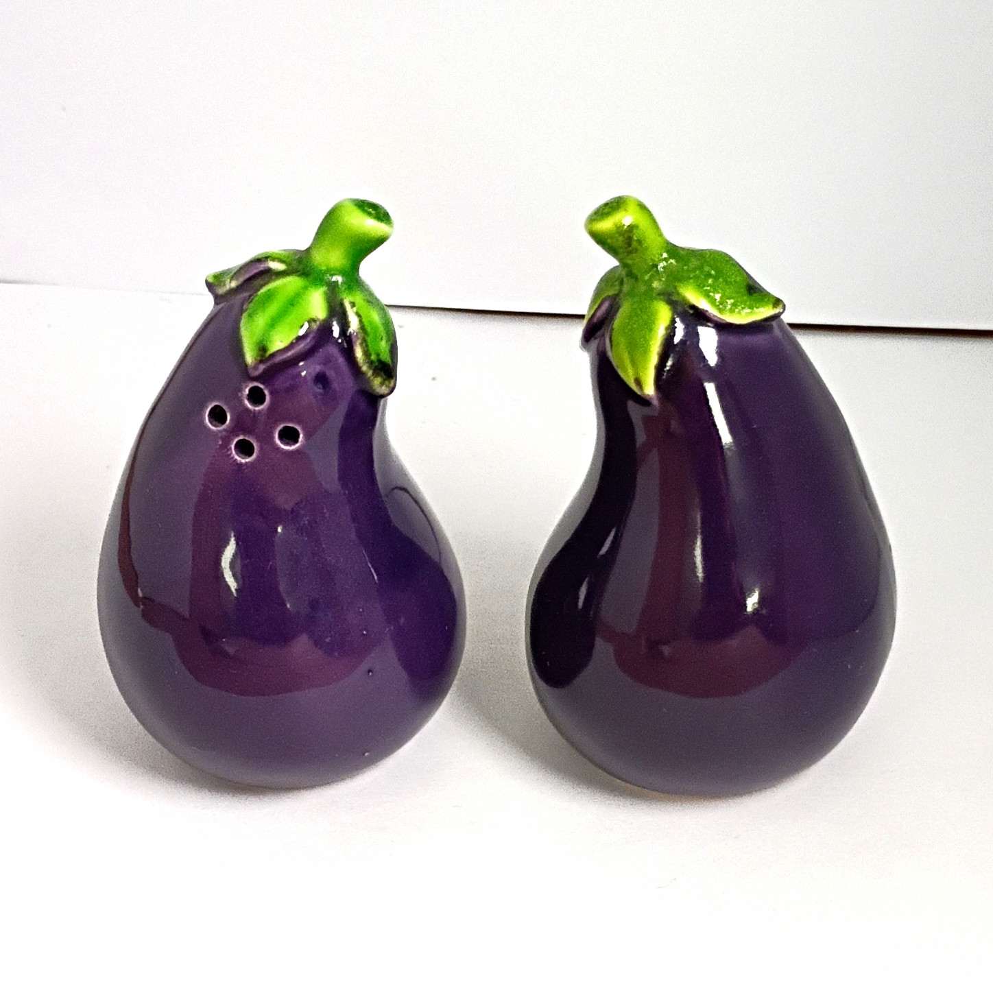 • Vintage Mid Century Ceramic Purple Eggplant Salt & Pepper Shakers set