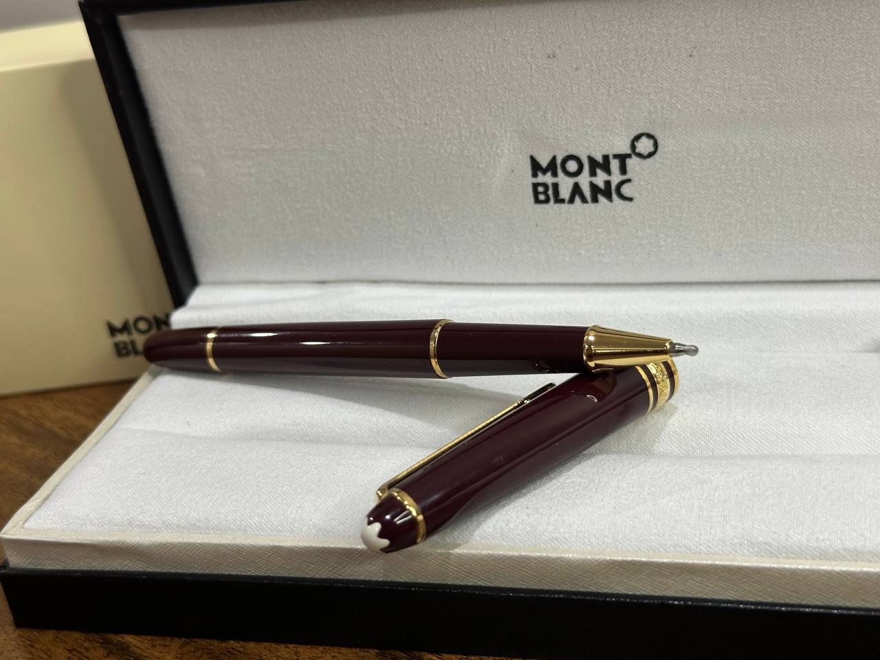 Montblanc Meisterstück Classique Burgundy Red Gold Trim Rollerball Pen Luxury