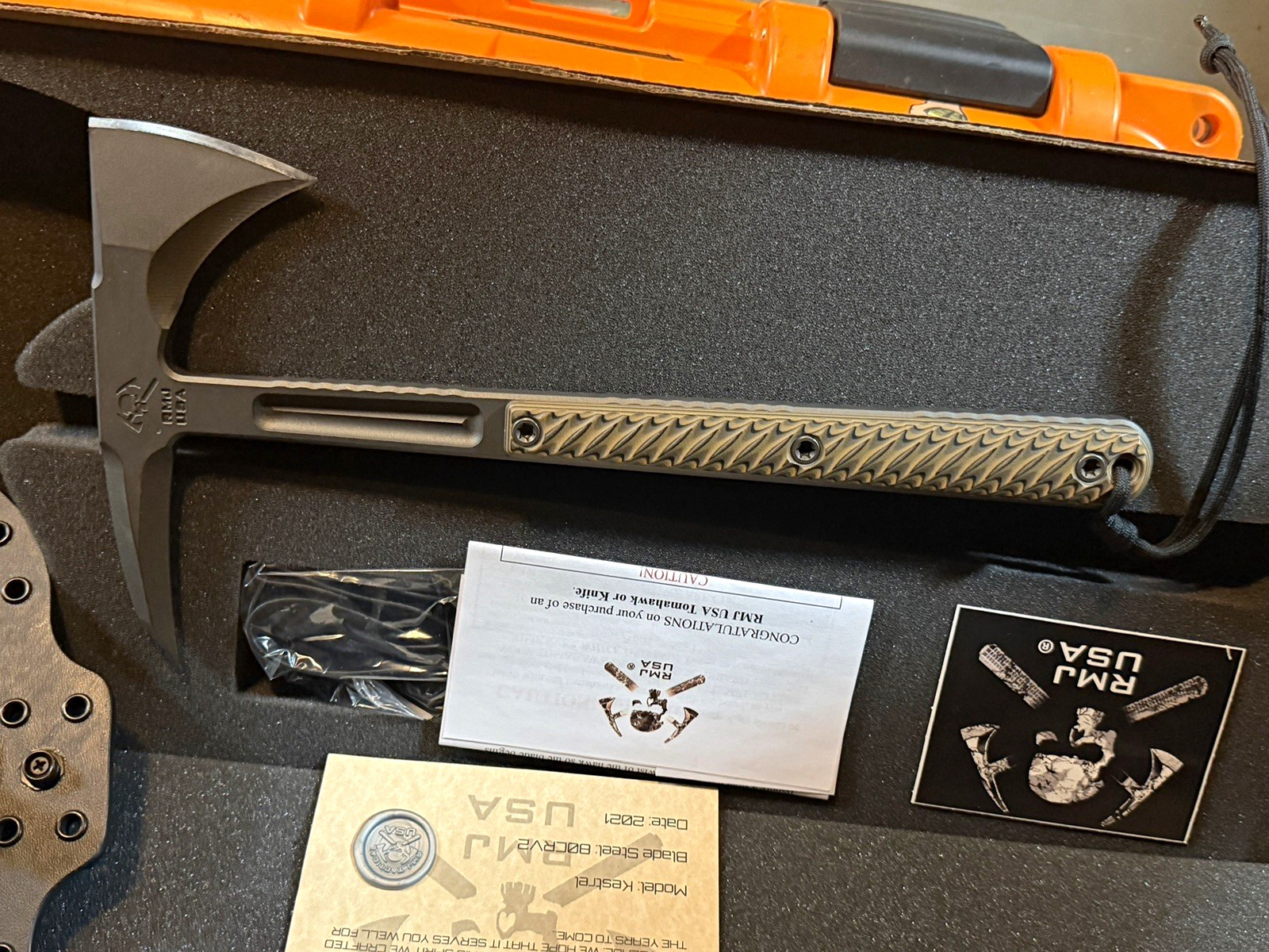 RMJ USA Kestrel Tactical Tomahawk Full Tang 80CRV2 Blade Hyena Brown/Black RMJ USA Kestrel Tactical Tomahawk Full Tang 80CRV2 Blade Hyena Brown/Black
