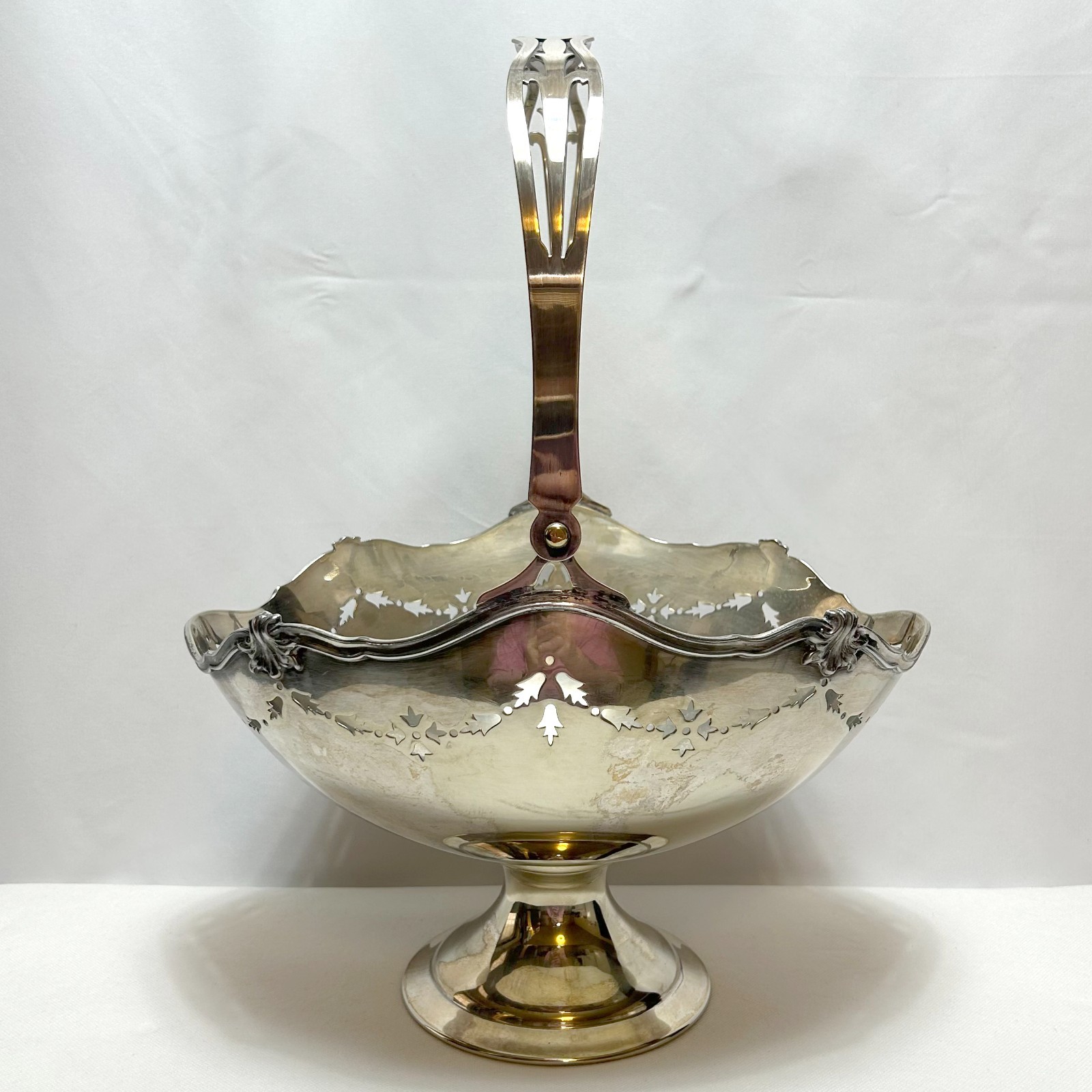 VTG Derby Silverplate Swing Handle Centerpiece Basket Leaf Pierced Design #1299