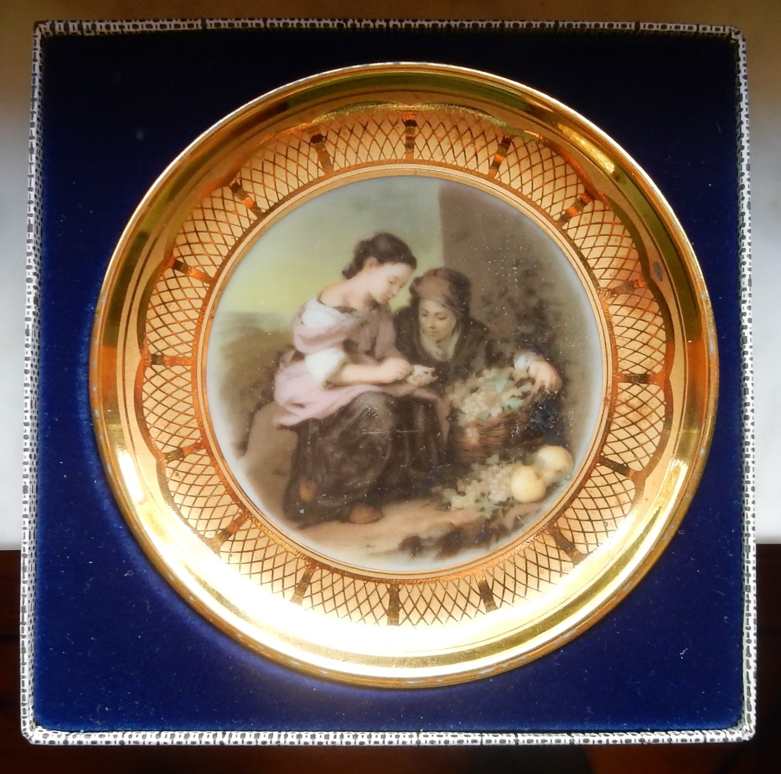 Vintage TK W. Germany Two Girls 22.8K Gold-plated Mini Plate Vintage TK W. Germany Two Girls 22.8K Gold-plated Mini Plate