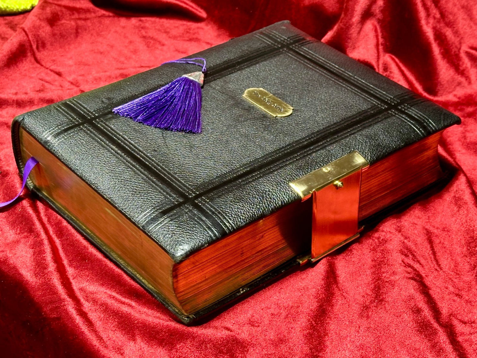 HOLY BIBLE BOTH TESTAMENTS c1880 EYRE SPOTTISWOODE LEATHER BRASS BOUND MAPS ETC HOLY BIBLE BOTH TESTAMENTS c1880 EYRE SPOTTISWOODE LEATHER BRASS BOUND MAPS ETC