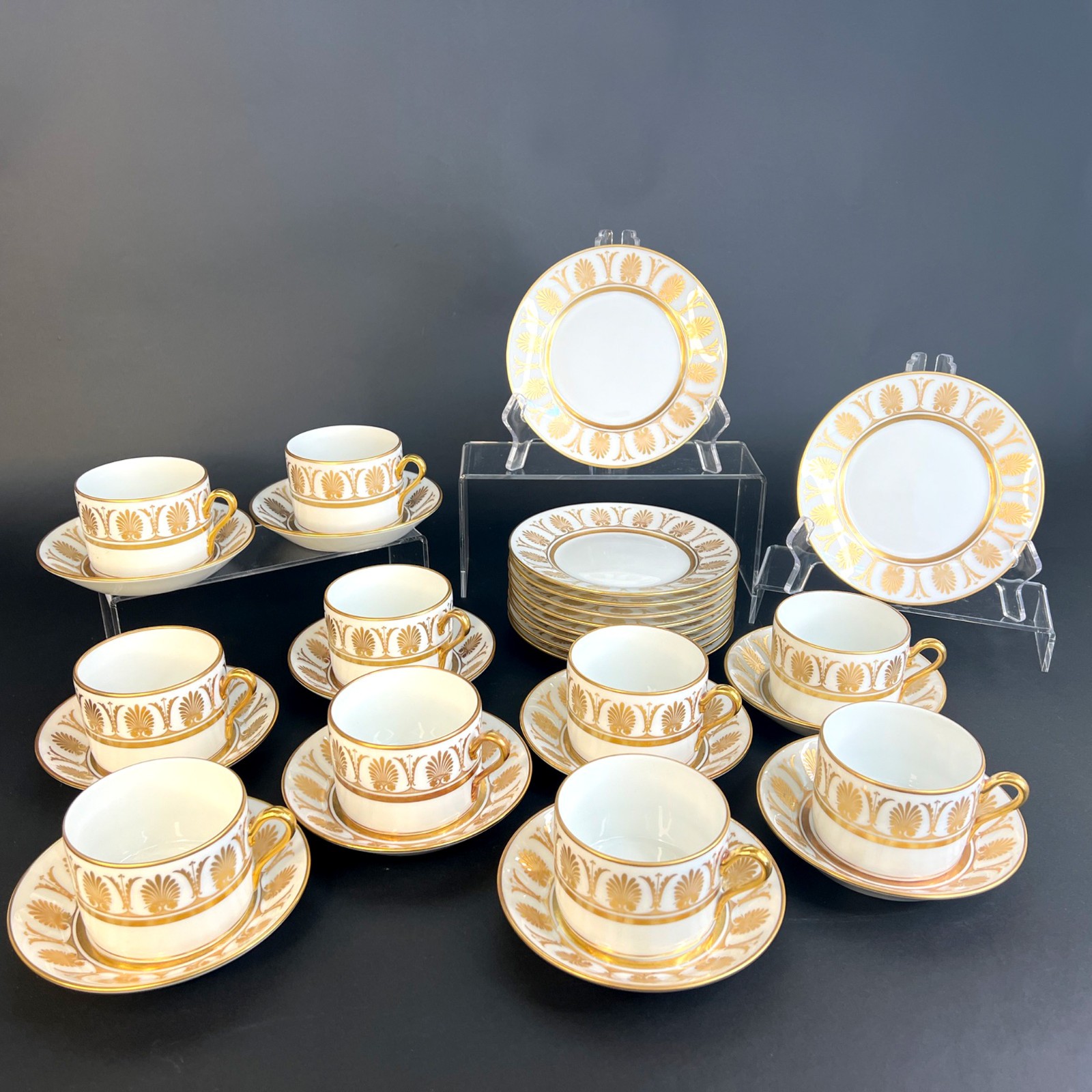 Richard Ginori Pompei 1735 30-Pc Set 22k Gold Teacups, Saucers, Dessert Plates