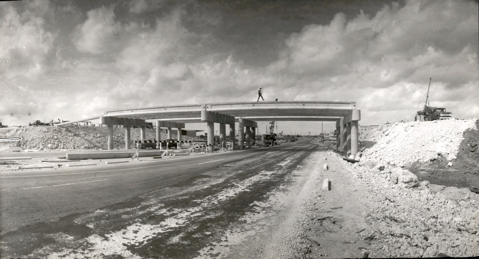 LG973 1958 Original Bob East Photo MIAMI INTERNATIONAL AIRPORT CONSTRUCTION LG973 1958 Original Bob East Photo MIAMI INTERNATIONAL AIRPORT CONSTRUCTION