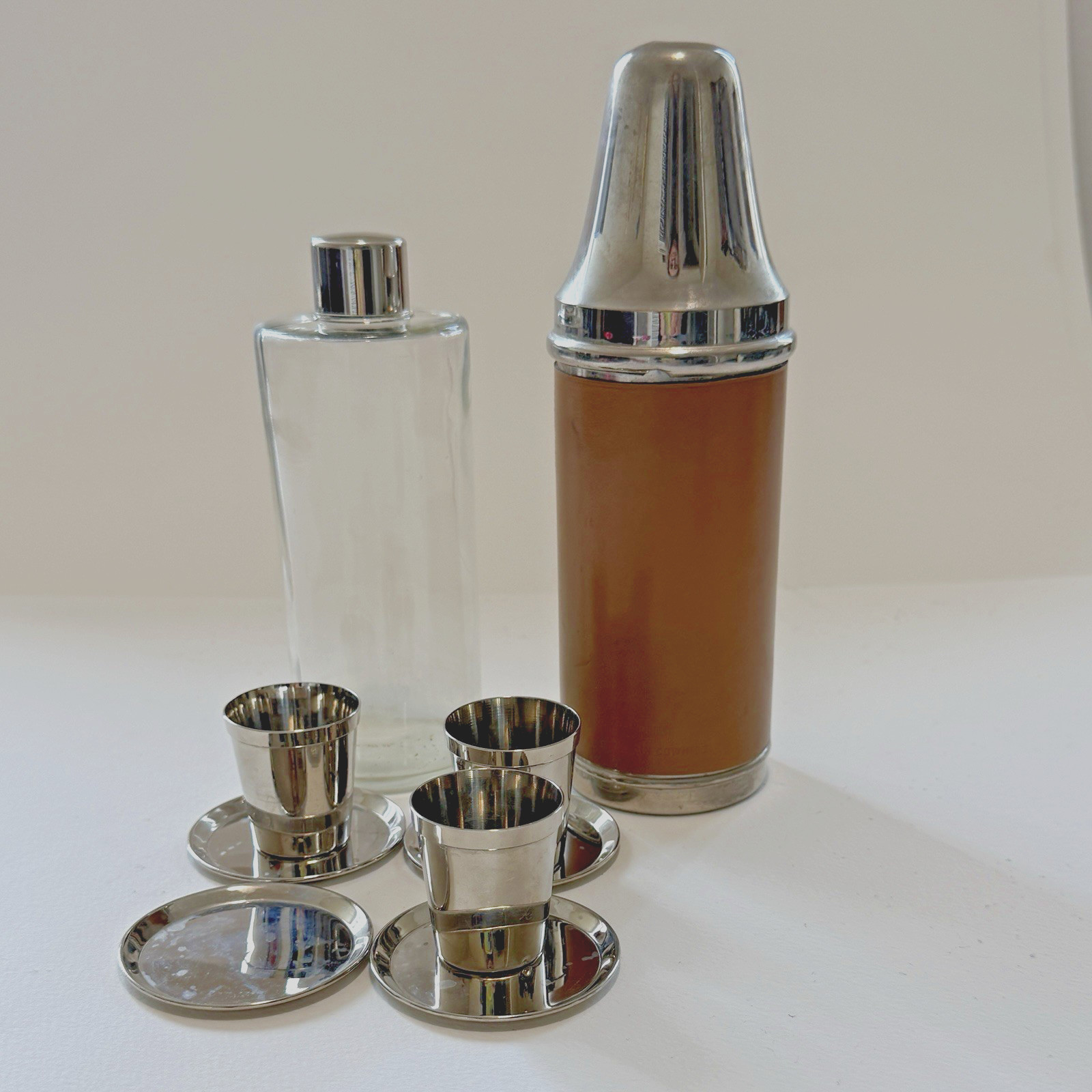 VTG 1940s Noymer German Travel Bar Set Chrome Leather Flask 3 Cups 4 Saucers VTG 1940s Noymer German Travel Bar Set Chrome Leather Flask 3 Cups 4 Saucers
