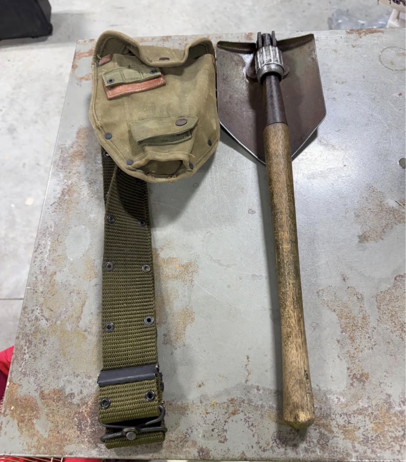 Vintage WW2 US Military Army Folding Entrenching Shovel Trench Tool 1945 Vintage WW2 US Military Army Folding Entrenching Shovel Trench Tool 1945