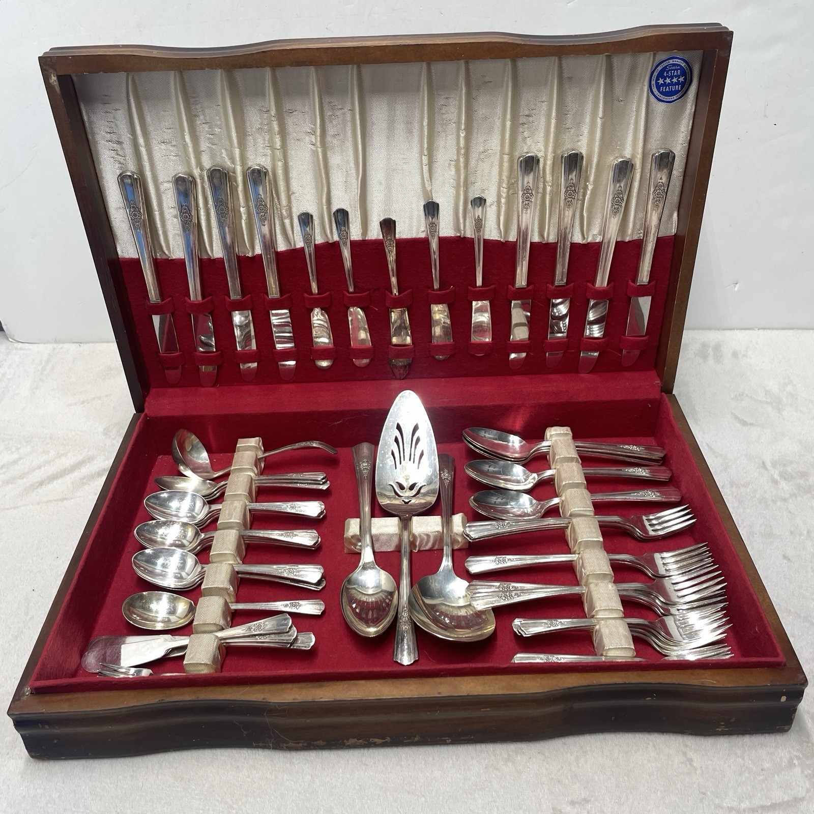 Vtg WM Rogers Silverplate Flatware Set 68 PC Service For 8 Floral Desire w/Box