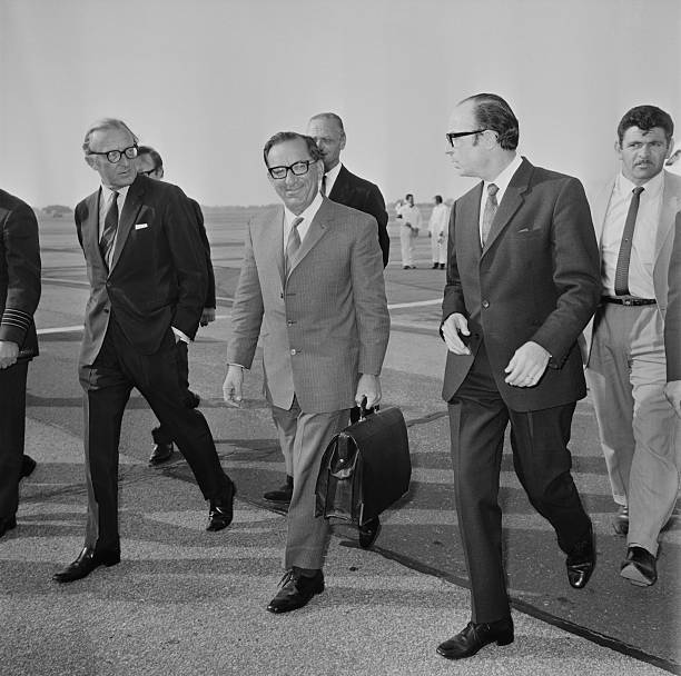 Dom Mintoff Prime Minister Of Malta Arrives At London Airport 1971 OLD PHOTO Dom Mintoff Prime Minister Of Malta Arrives At London Airport 1971 OLD PHOTO