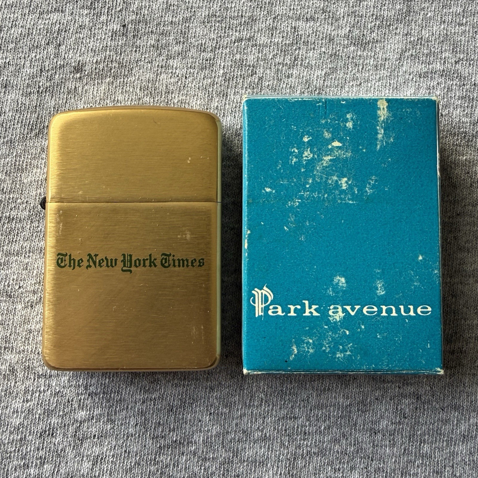 VTG 50s THE NEW YORK TIMES GOLD-TONE PARK FLIP TOP SMOKE LIGHTER W/ BOX G5