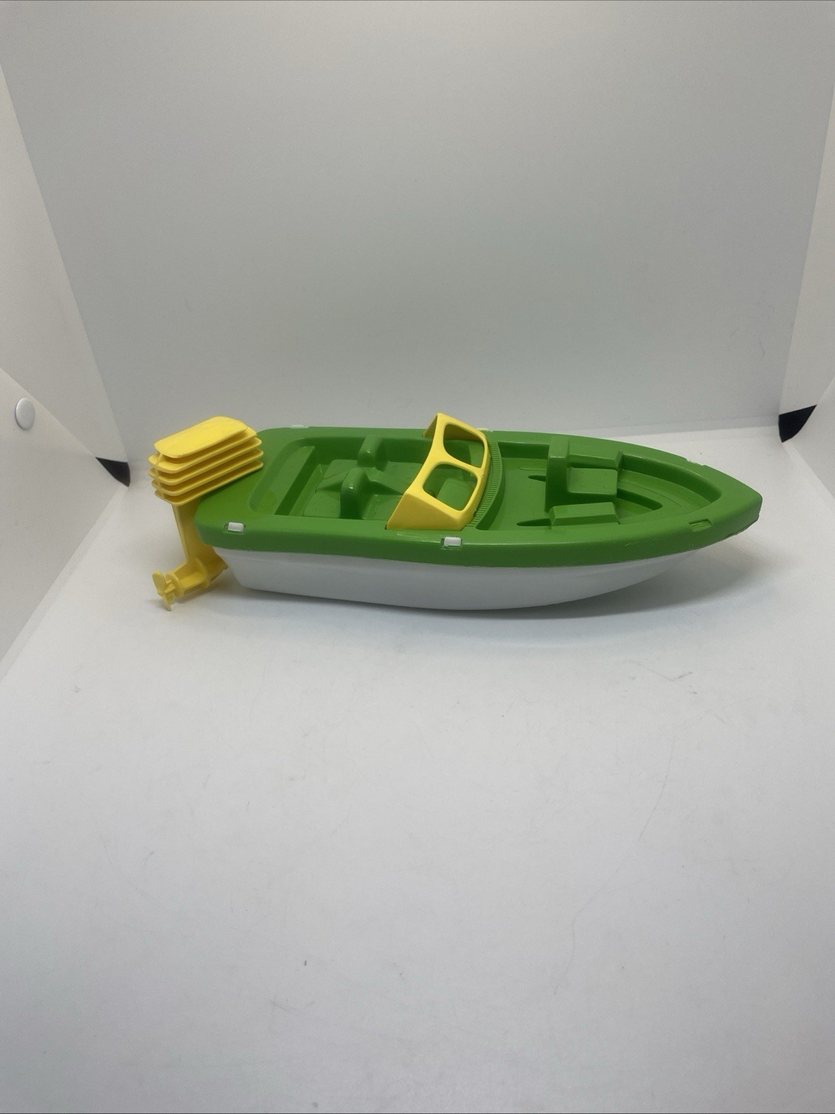 Vintage Processed Plastics Co speed boat motor boat, green & white & yellow, 11\