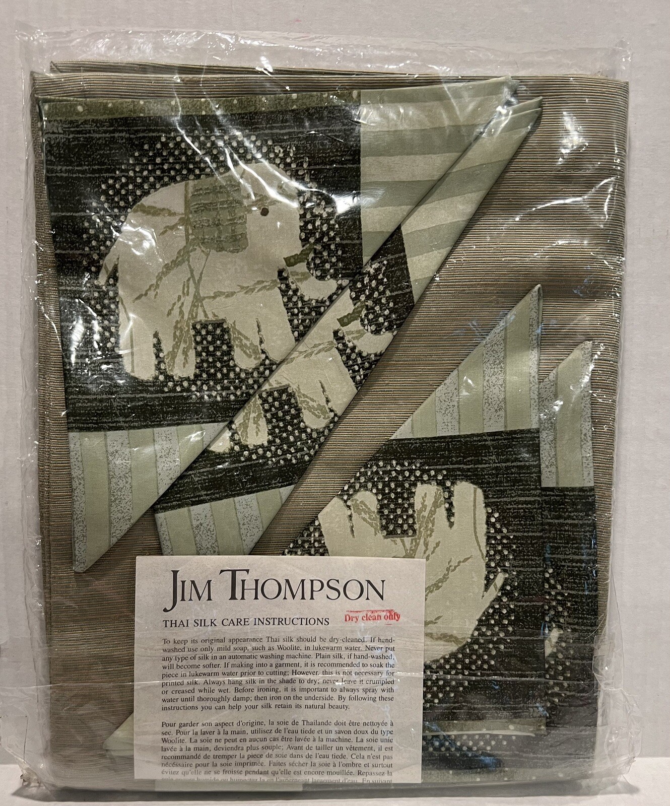 Jim Thompson Silk Elephant 4 Napkins & Placemats Set Green Elephants New Sealed