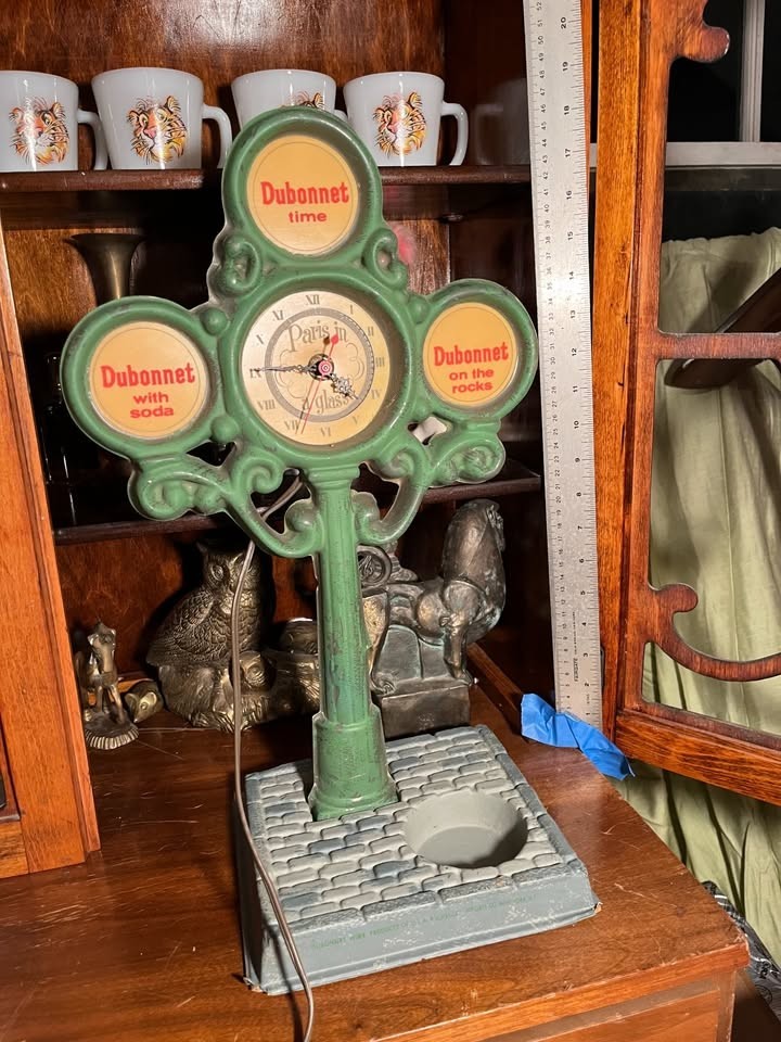 Working VINTAGE DUBONNET Street Lamp Clock French Cafe decor Display, lights up Working VINTAGE DUBONNET Street Lamp Clock French Cafe decor Display, lights up