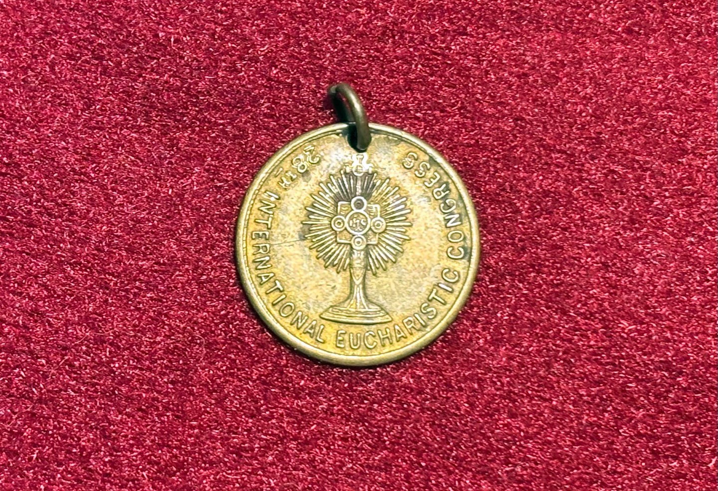 ANTIQUE 28th INTERNATIONAL EUCHAISTIC CONGRESS PENDANT FROM CHICAGO 1926