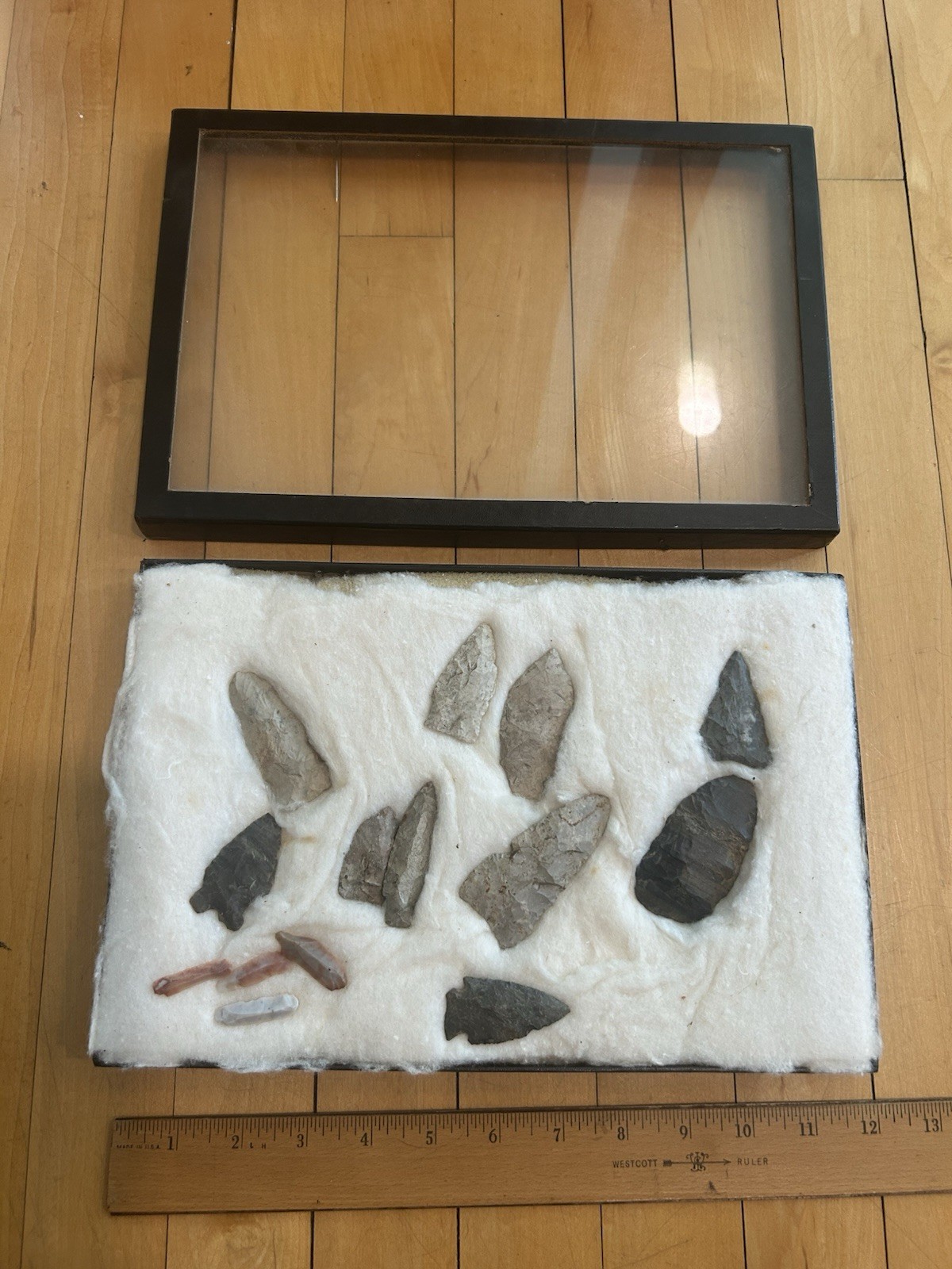 Antique Native American Indian Stone Artifact Arrow Head Lot of 10 + 4 Flakes Antique Native American Indian Stone Artifact Arrow Head Lot of 10 + 4 Flakes