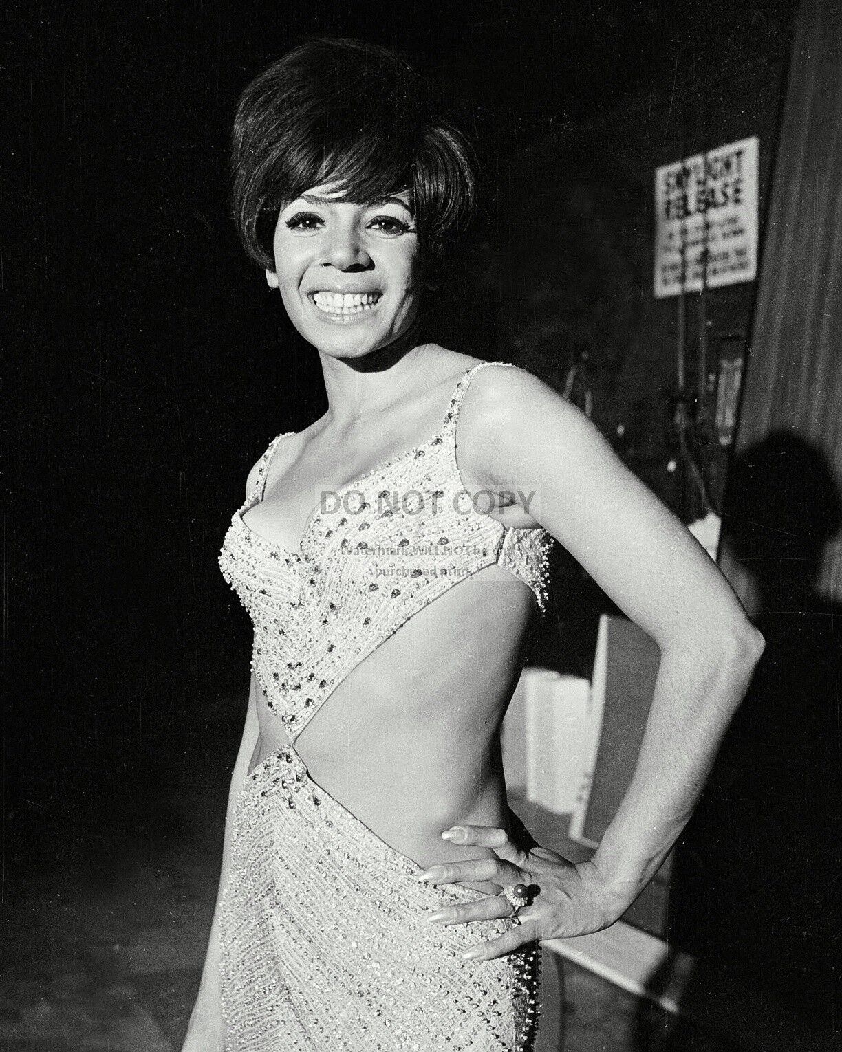 SINGER SHIRLEY BASSEY IN 1967 - 8X10 PUBLICITY PHOTO (AB-469)