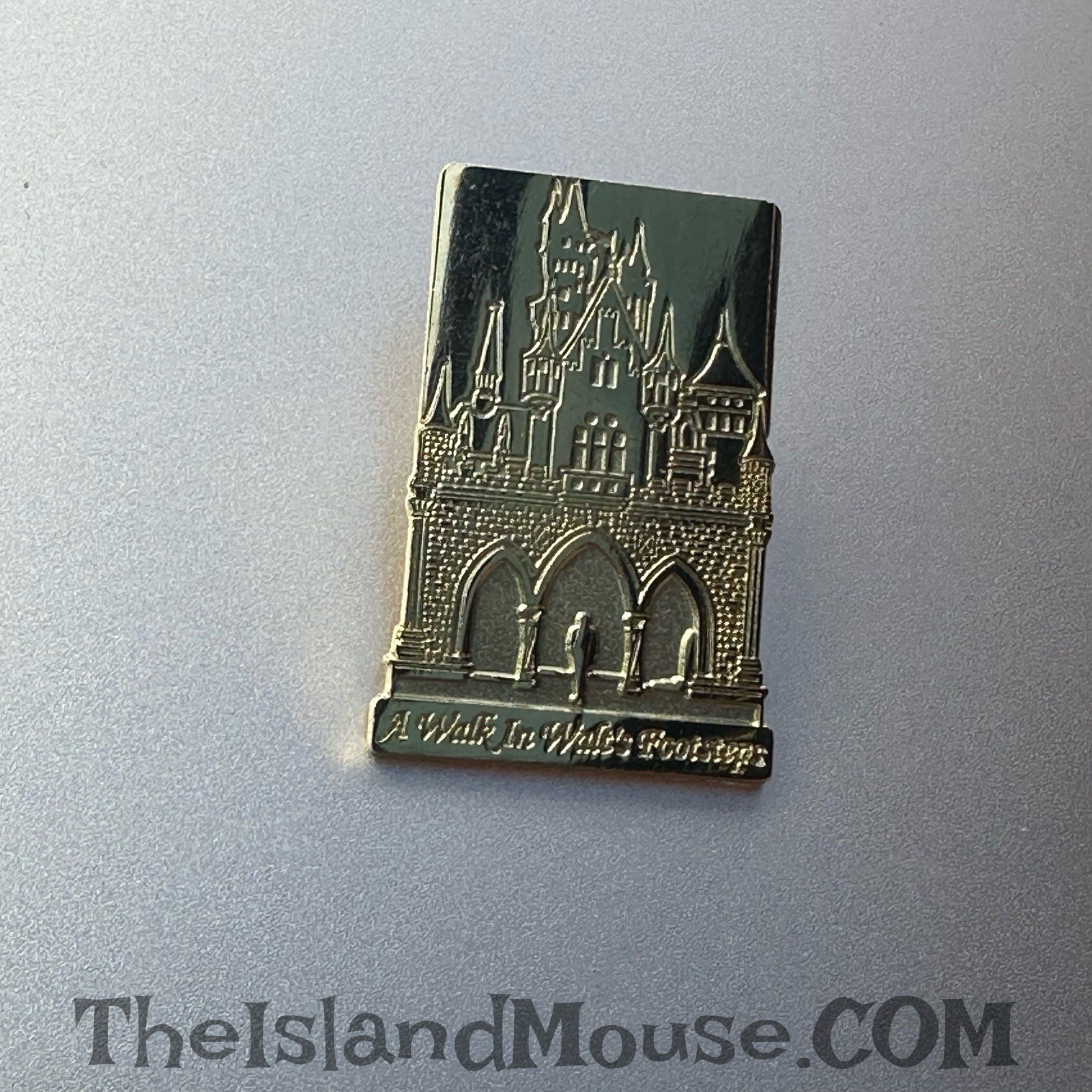Disney A Walk In Walt's Footsteps Castle Pin Gold Tone Limited Edition 1.5 Inch