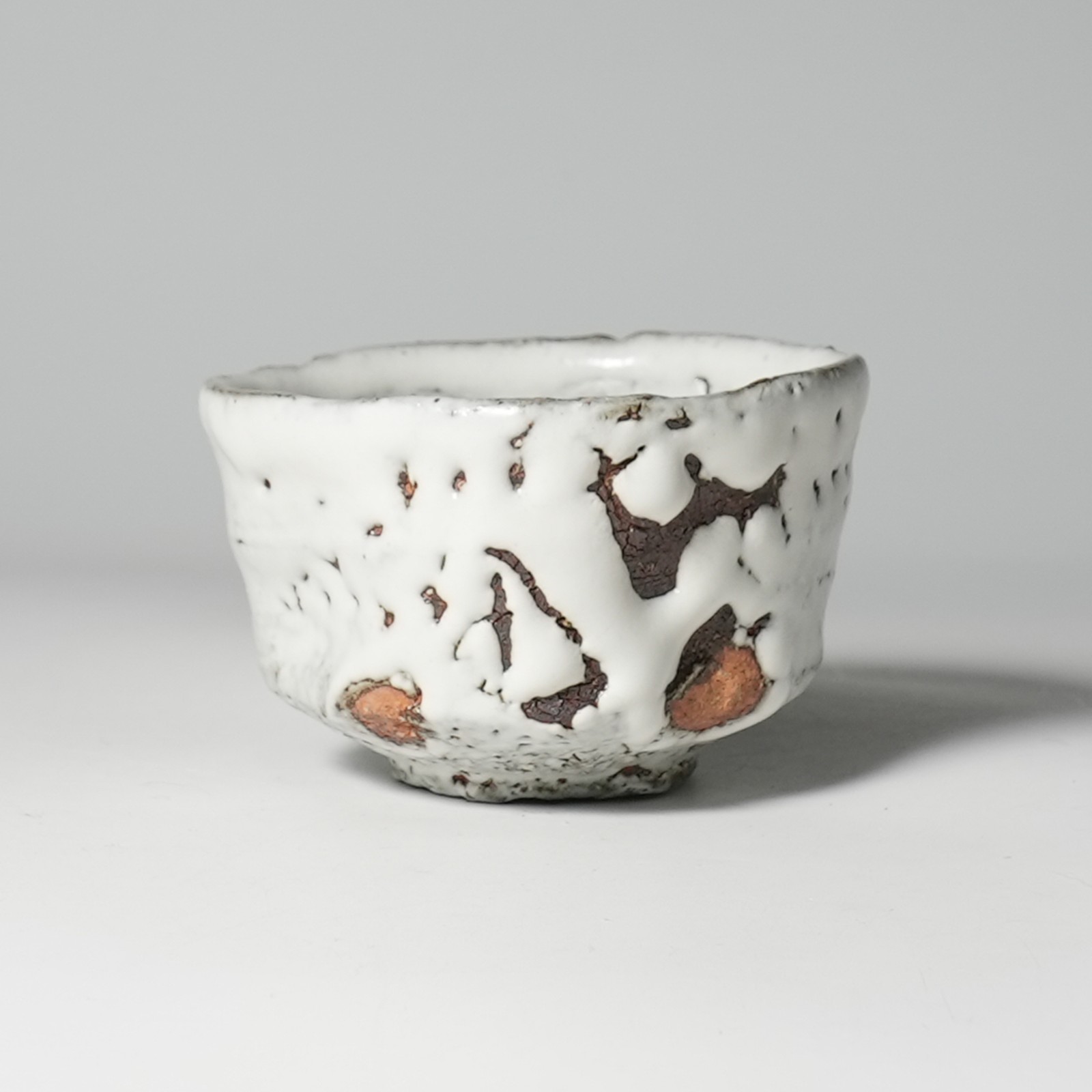 White hagi guinomi sake cup. Kazuyuki Suizu. Japanese pottery Hagiyaki.