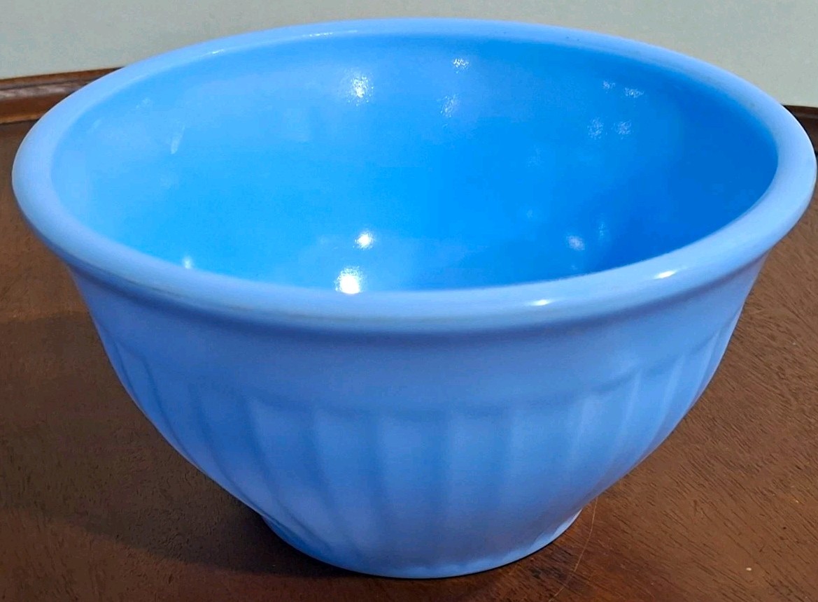 Jeannette Delphite Blue Vertical Ribbed Fluted 7” Bowl Vintage Jeannette Delphite Blue Vertical Ribbed Fluted 7” Bowl Vintage