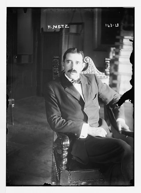 Photo:H Metz 1900s Seated Portrait Suit Bow Tie Bain News Service