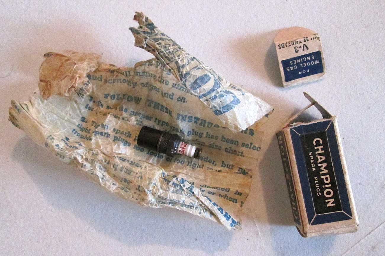 NOS WORKING CHAMPION V-3 SPARK PLUG + V & VR-1 EMPTY BOXES MODEL HIT MISS ENGINE