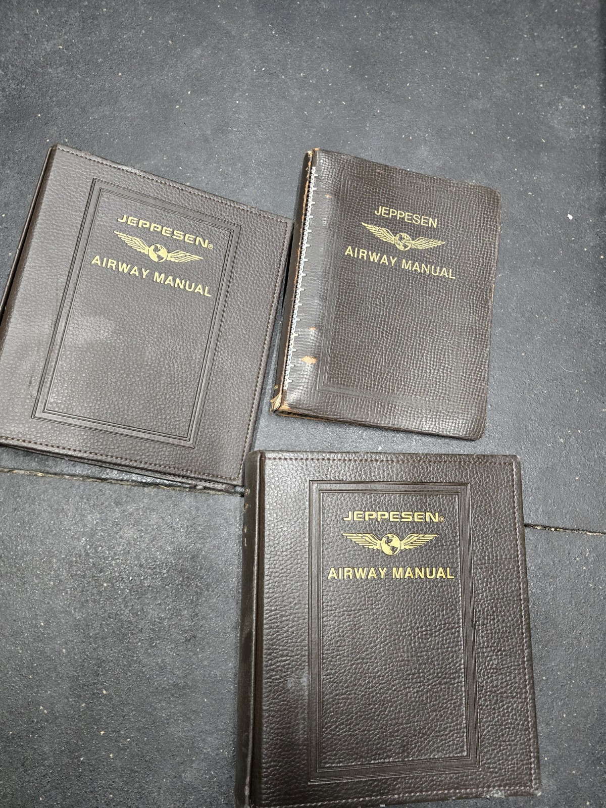 1 LEATHER, 2 Plastic JEPPESEN AIRWAY PILOT'S MANUAL. Empty. 1 LEATHER, 2 Plastic JEPPESEN AIRWAY PILOT'S MANUAL. Empty.