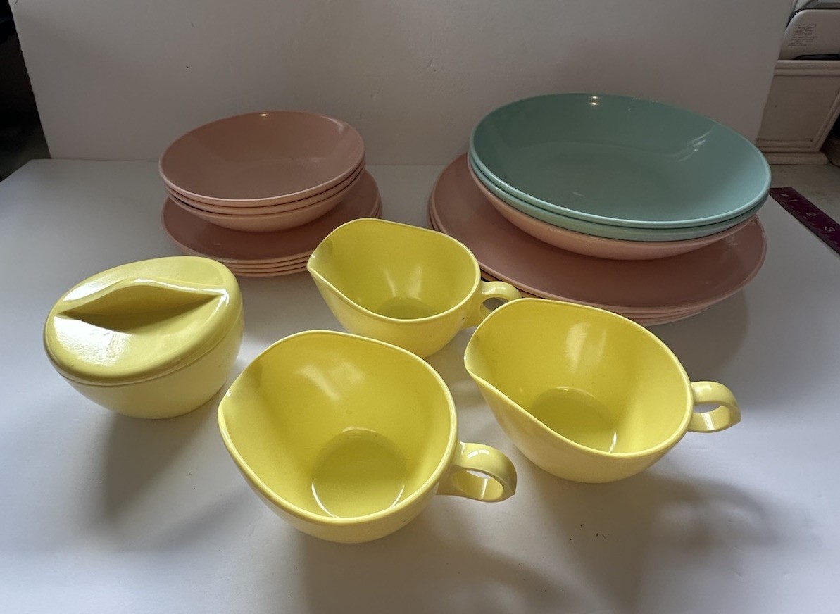 VTG Windsor Melmac Dishes Lot Of 18 Pieces Pink White Yellow Blue VTG Windsor Melmac Dishes Lot Of 18 Pieces Pink White Yellow Blue