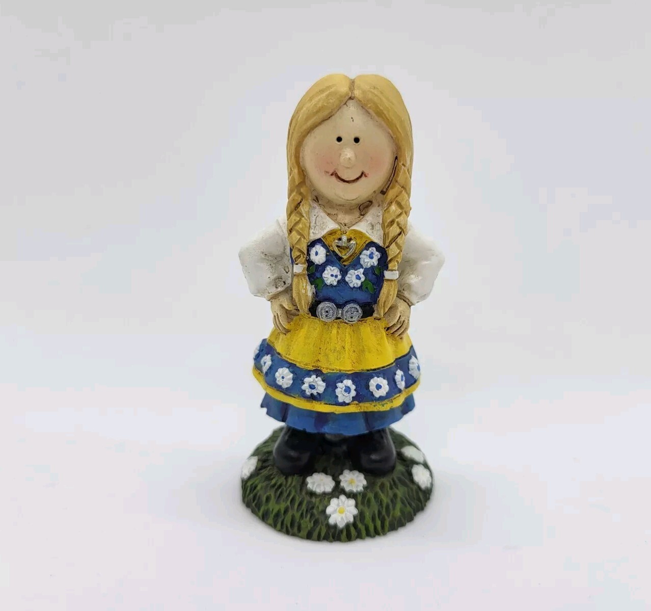 Vintage Country Girl Figurine 2 3/4\ Vintage Country Girl Figurine 2 3/4\
