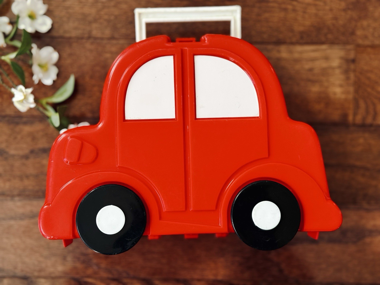 Vintage ~ 1990\'s Red VW BEETLE Bug Car 🚗 LUNCHBOX with working Wheels Rare Find