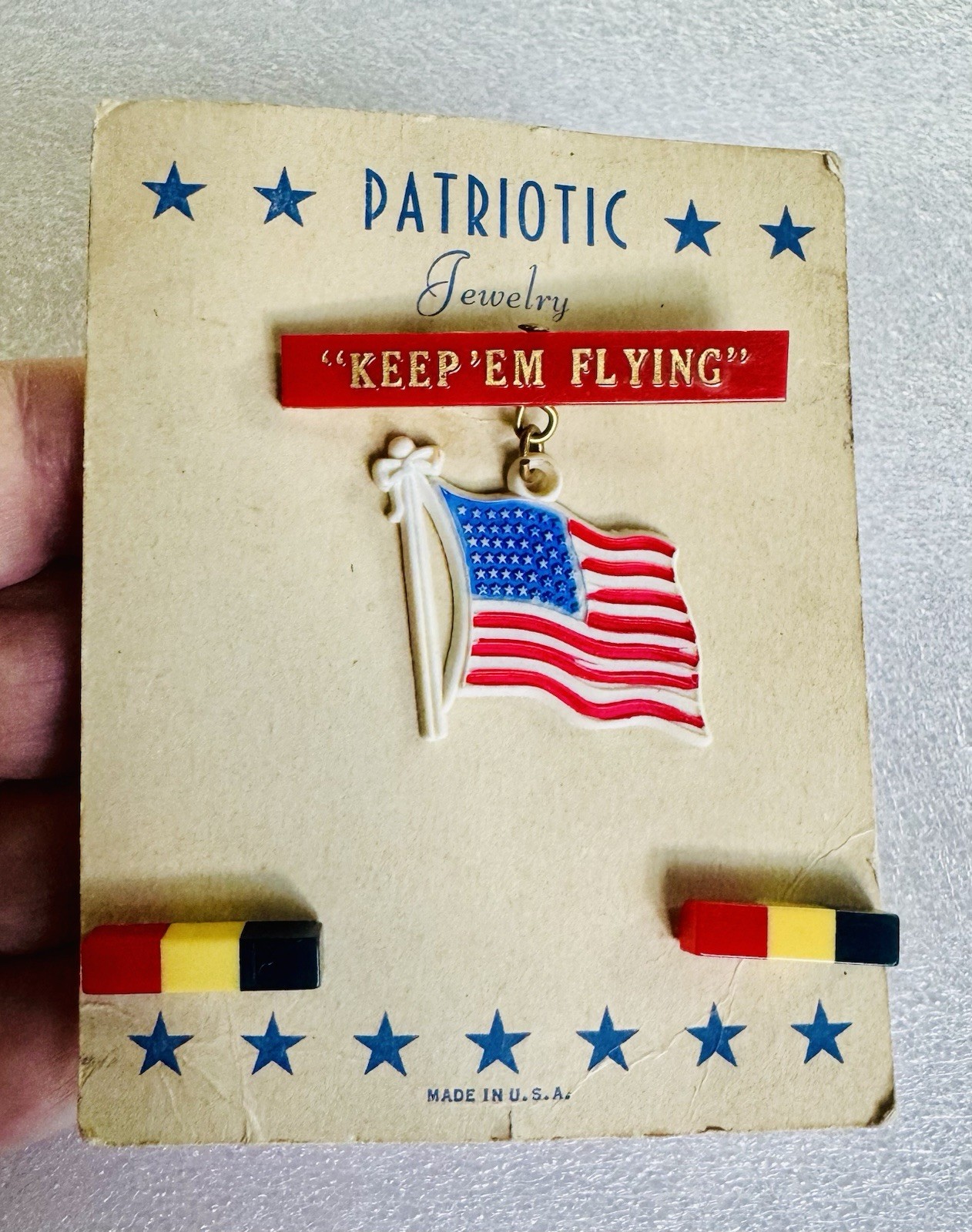 Rare Vintage WWII Victory Keep ‘Em Flying USA Flag Celluloid Plastic Brooch Pin