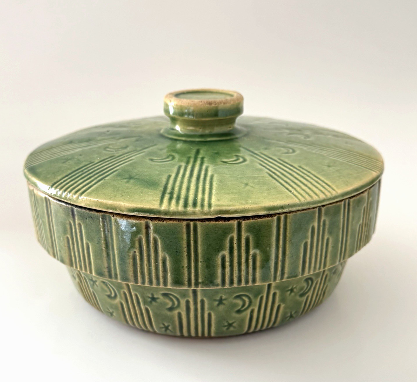 Watt Pottery Moon and Stars Green Glaze Yellow Ware 7\