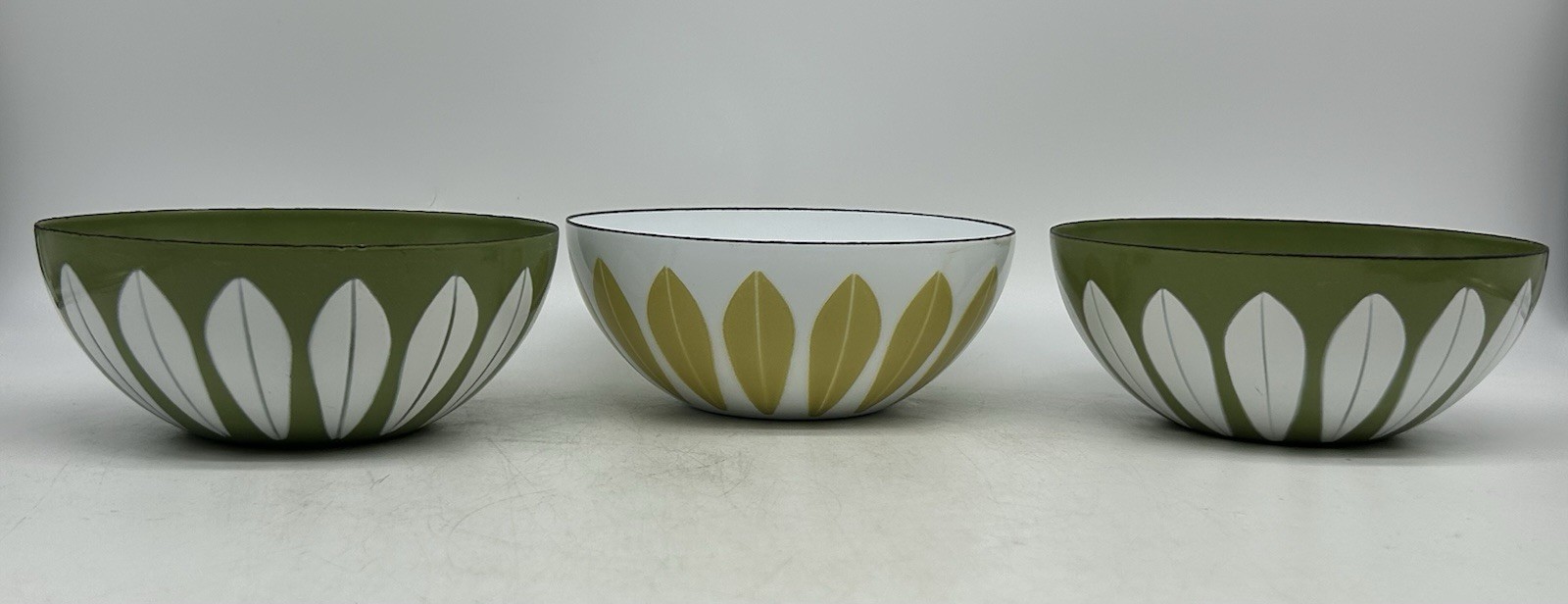 Cathrineholm Lotus Bowls, Set of Three, Avocado, White, Enameled, 5 1/2