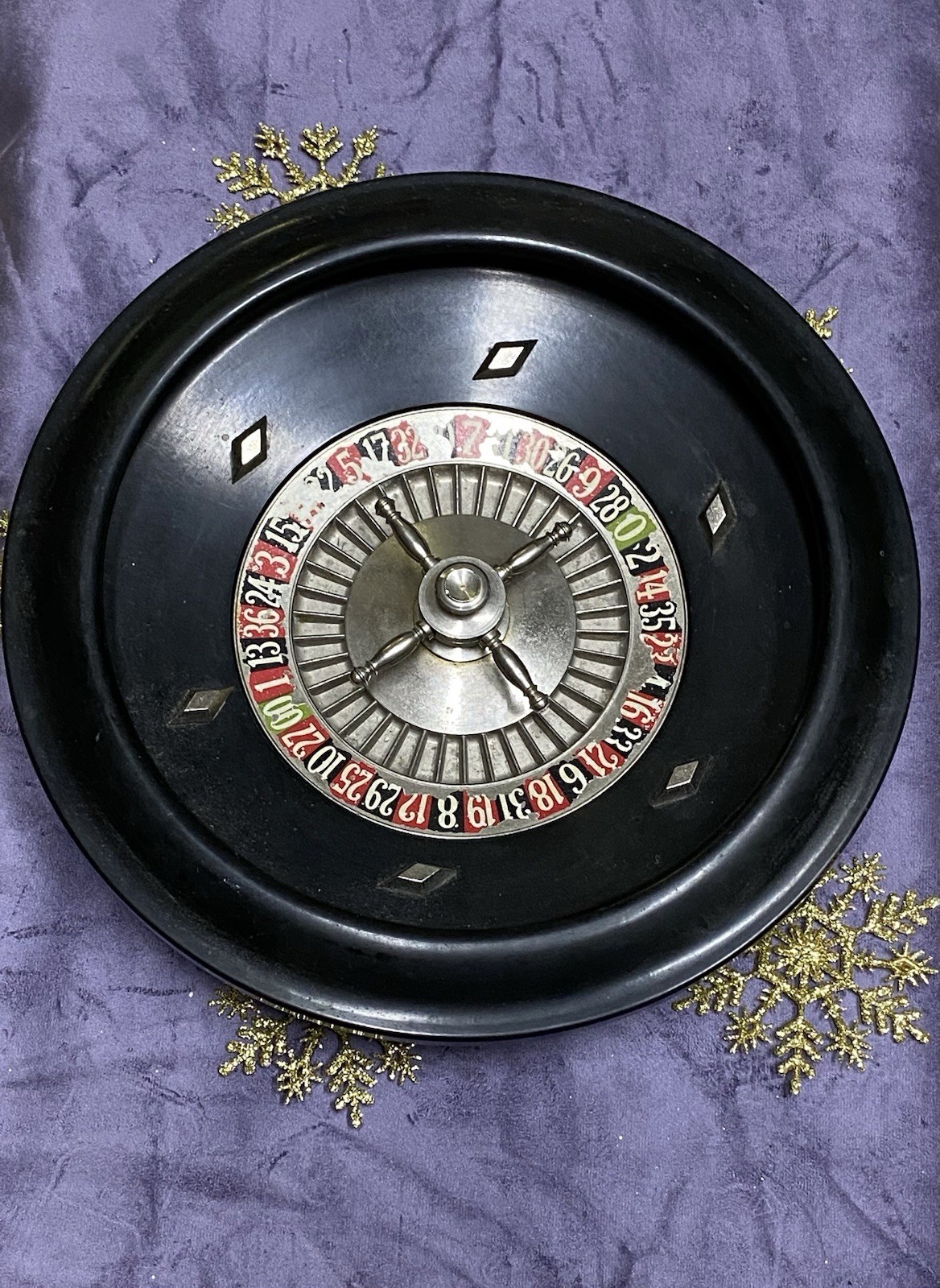 Vintage Bakelite Roulette Wheel, Josa Games, 1930-1940 Made in USA. Vintage Bakelite Roulette Wheel, Josa Games, 1930-1940 Made in USA.