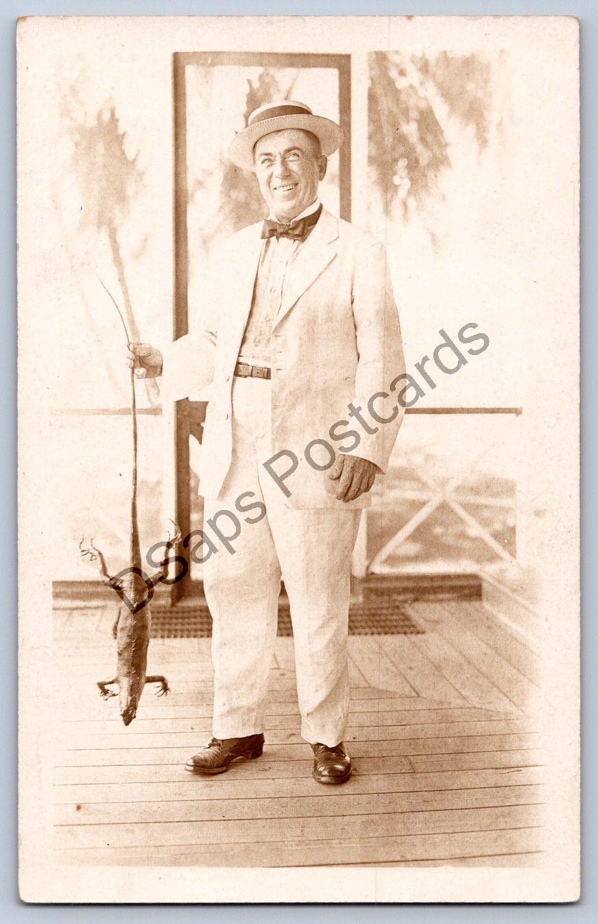 K58/ Interesting RPPC Postcard c1910 Man Holding Lizard by The Tail Weird 194