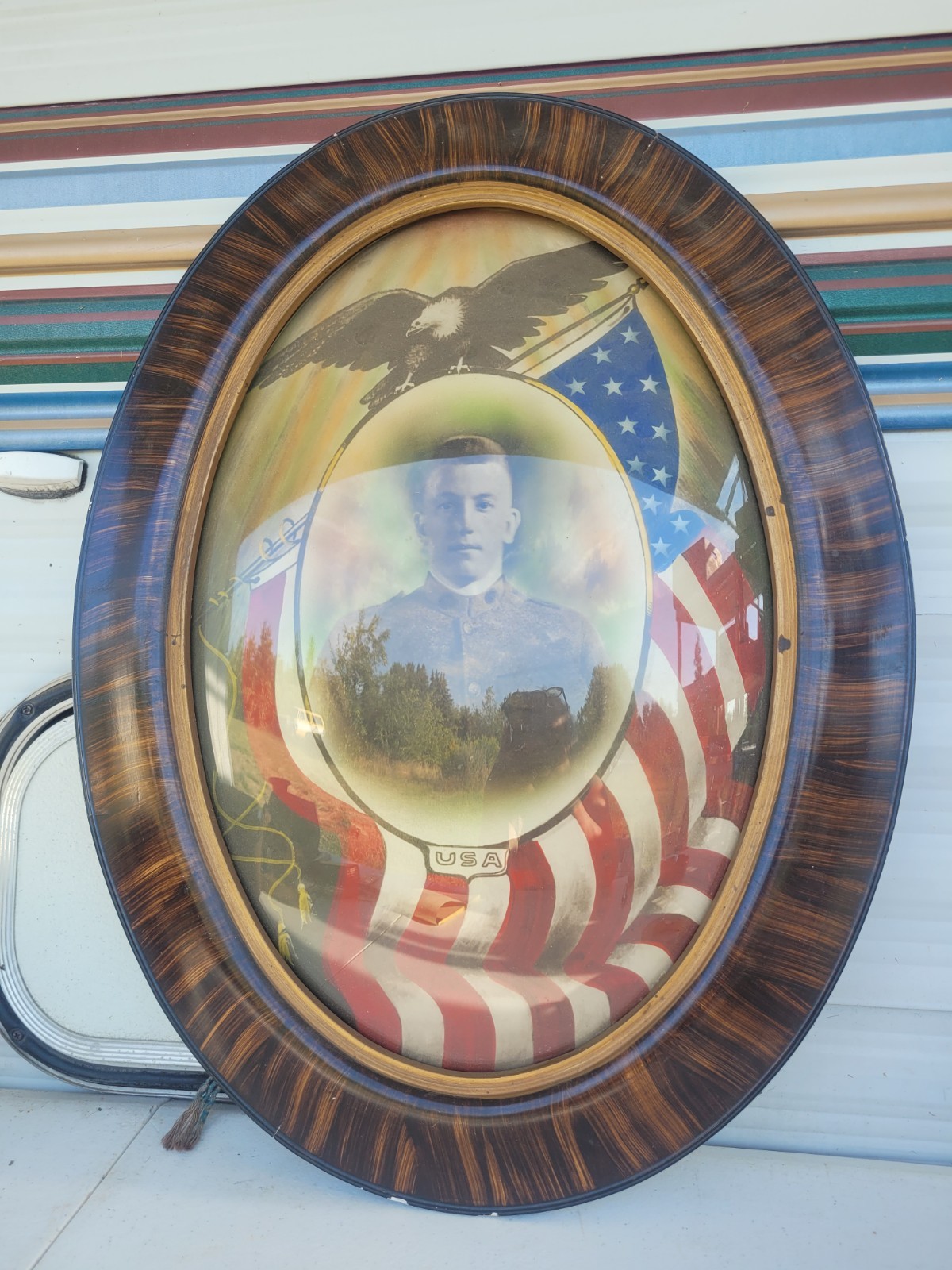 Antique WWI Patriotic Convex Bubble Glass Soldier Portrait Oval Memorial Frame 2