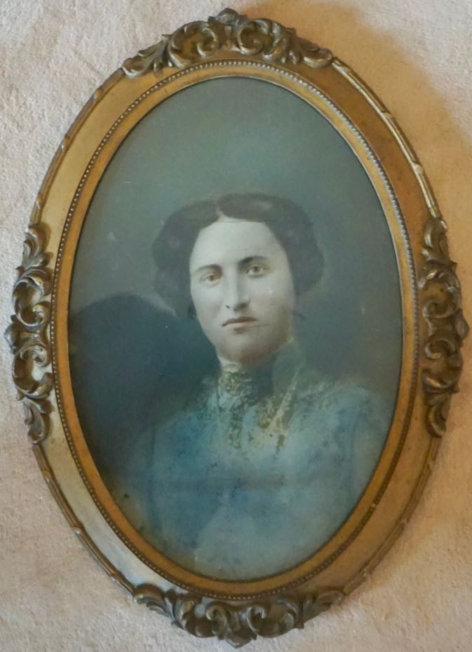 Antique Victorian Crayon Enlargement Portrait – Gilded Oval Frame – c.1880s/90s Antique Victorian Crayon Enlargement Portrait – Gilded Oval Frame – c.1880s/90s