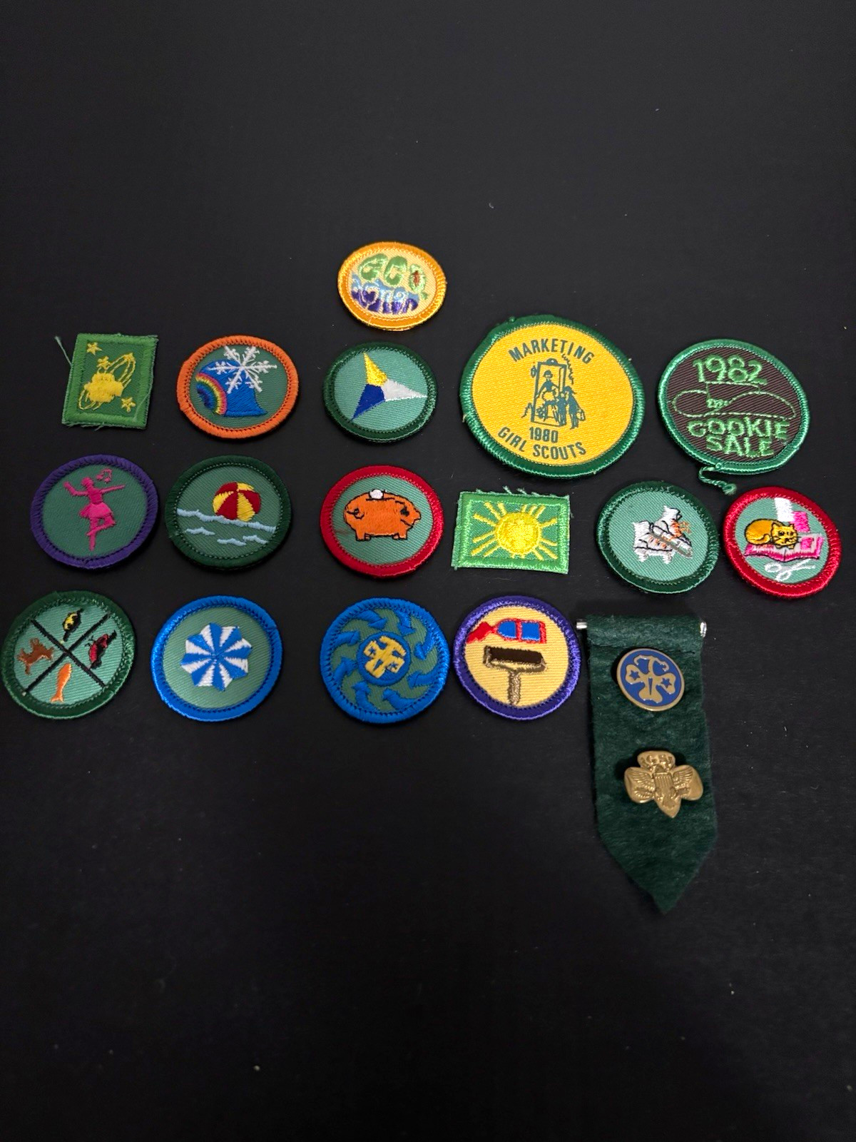 Girl Scouts & Girl Guides Embroidered Badge & Patch Lot, 1980 & 1982