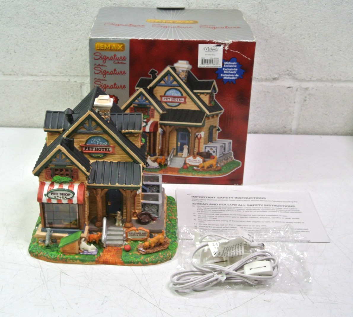 LEMAX PAWS AND CLAWS PET SHOP LIGHT UP HOUSE VILLAGE 25387