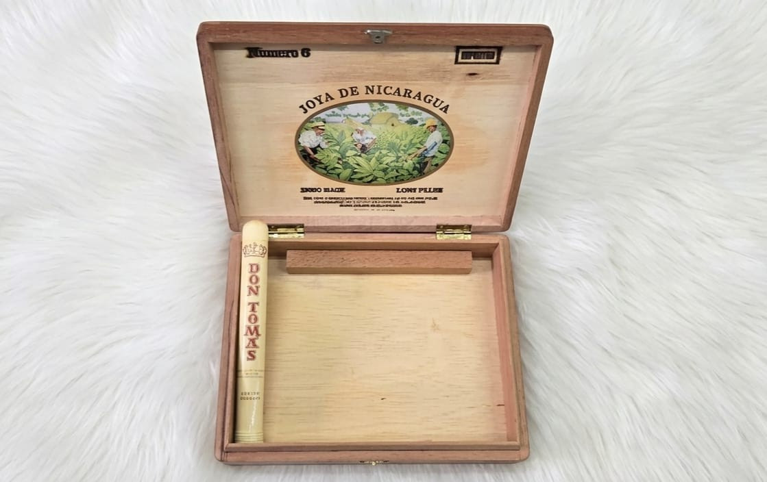 Vintage Joya De Nicaragua Numero 6 Wooden Cigar Box Empty Don Tomas Tube Holder Vintage Joya De Nicaragua Numero 6 Wooden Cigar Box Empty Don Tomas Tube Holder