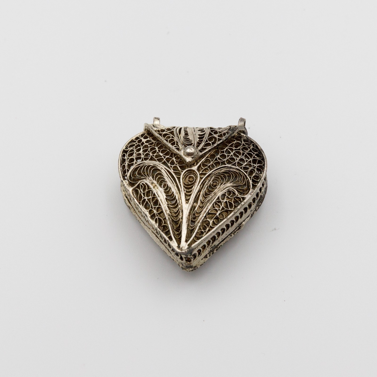 Vintage Silver Toned Filigree Heart Pill Box Pendant Trunk Locket Collectible
