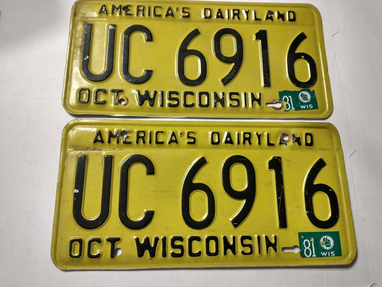 VINTAGE WISCONSIN LICENSE PLATE 1980 1981 SET PAIR UC 6916