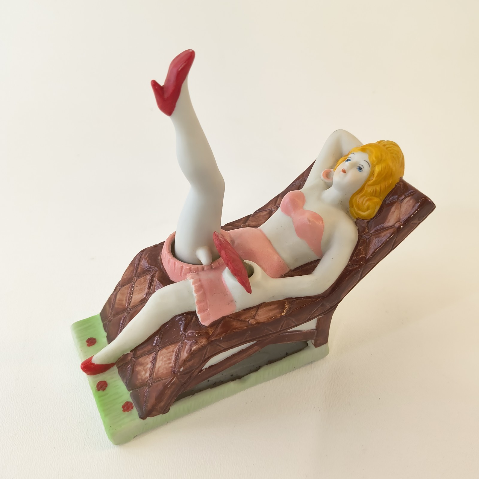 Vintage Ceramic Sunbathing Beauty Naughty Nodder Ashtray W/Moving Leg & Fan Vintage Ceramic Sunbathing Beauty Naughty Nodder Ashtray W/Moving Leg & Fan