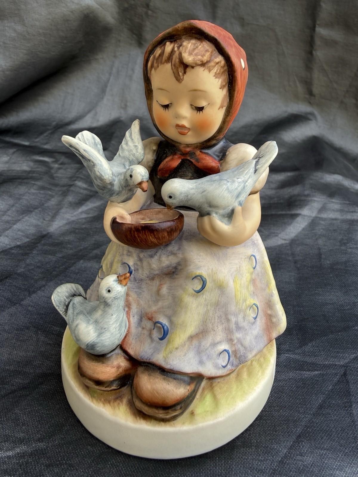 Hummel Cinderella Figurine 337 Goebel Girl Feeding Birds 1972-1st Issue WGermany Hummel Cinderella Figurine 337 Goebel Girl Feeding Birds 1972-1st Issue WGermany